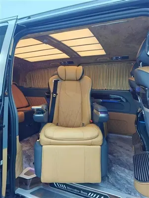 Intérieur Mercedes avec configurations étoiles et lune que vous aimez